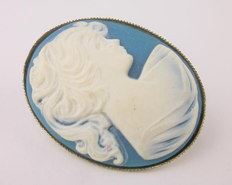 Stunning Vintage Cameo Brooch (1 of 1)