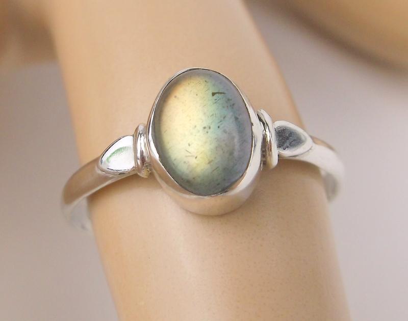 New Sterling Silver Labradorite Ring Size 7.5: Solid Sterling Silver Guaranteed, in Brand New Never Worn Condition.