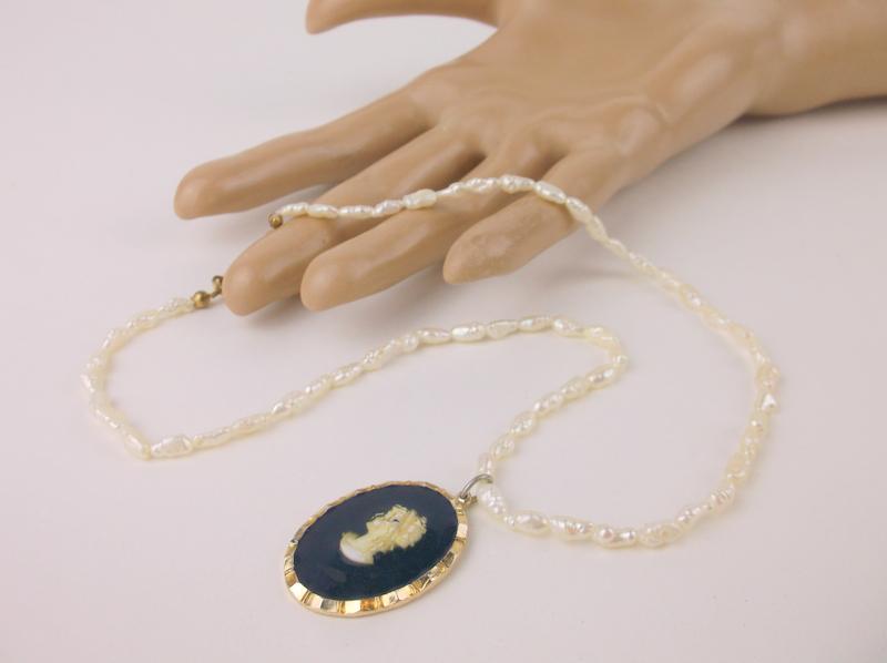 Gorgeous Antique Pearl Cameo Necklace 16" (1 of 2)