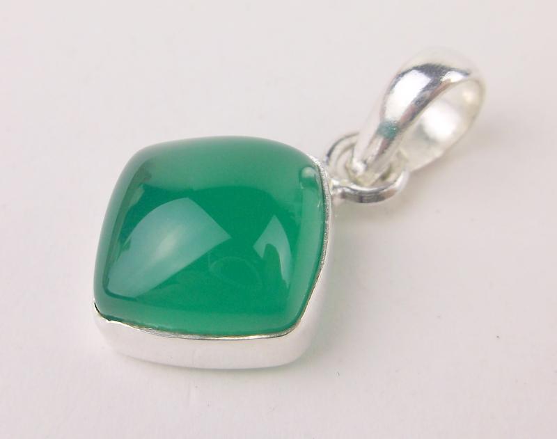 New Sterling Silver Green Stone Pendant (1 of 1)