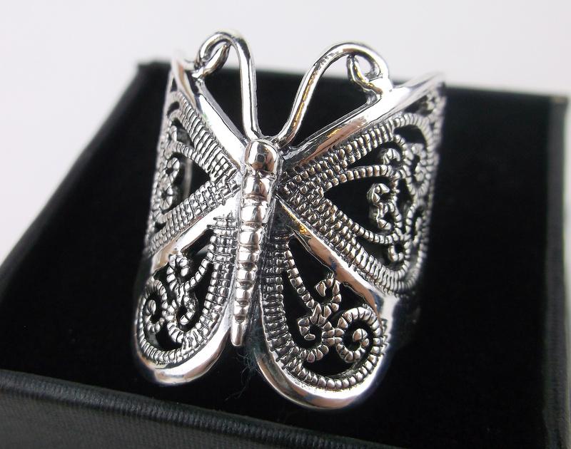 New Boxed Large Sterling Silver Butterfly Ring Size 8 (1 of 2)