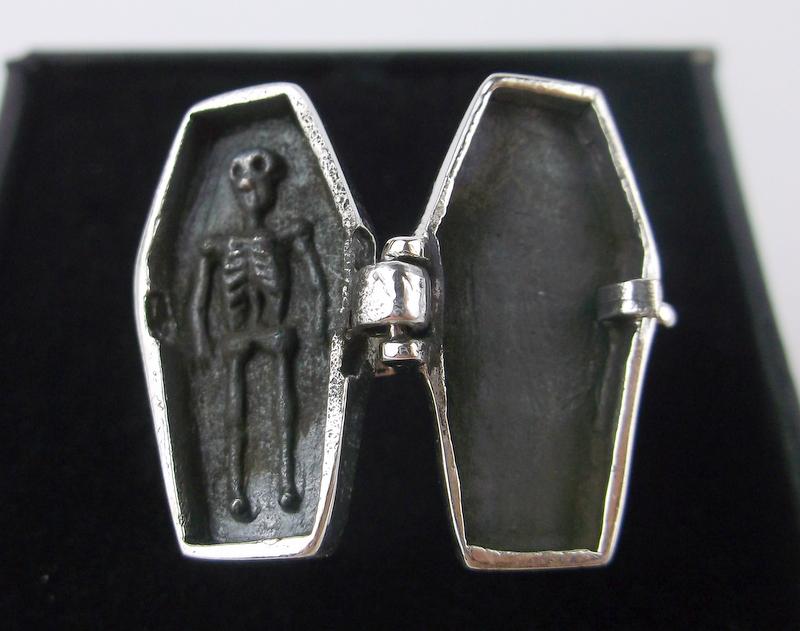 New Boxed Sterling Silver Skeleton Ring Size 8 (1 of 2)