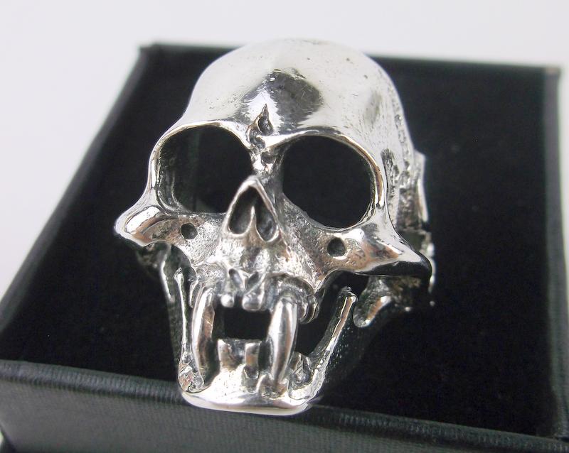 New Boxed Heavy Sterling Silver Skull Biker Ring 9 (1 of 2)