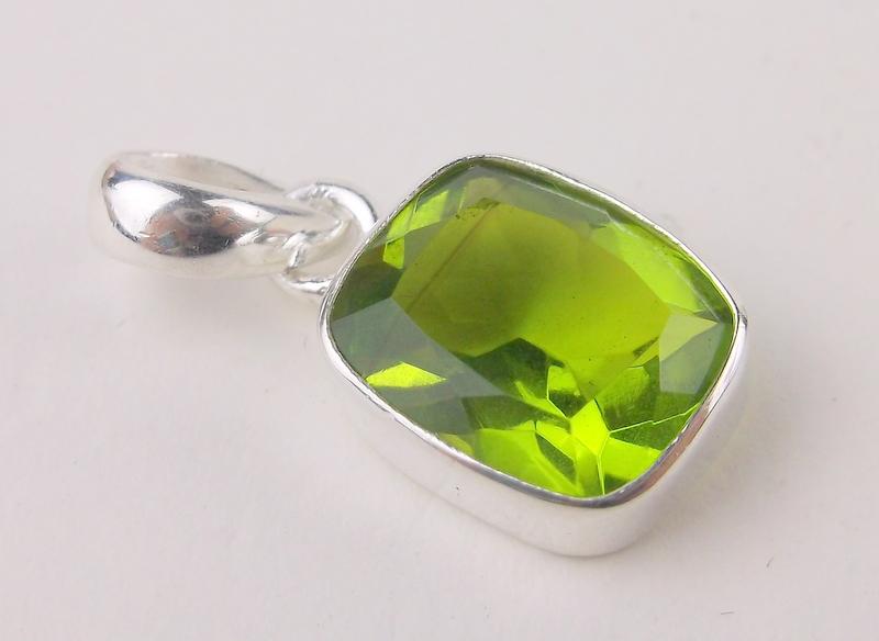 New Sterling Silver Green Stone Pendant (1 of 1)