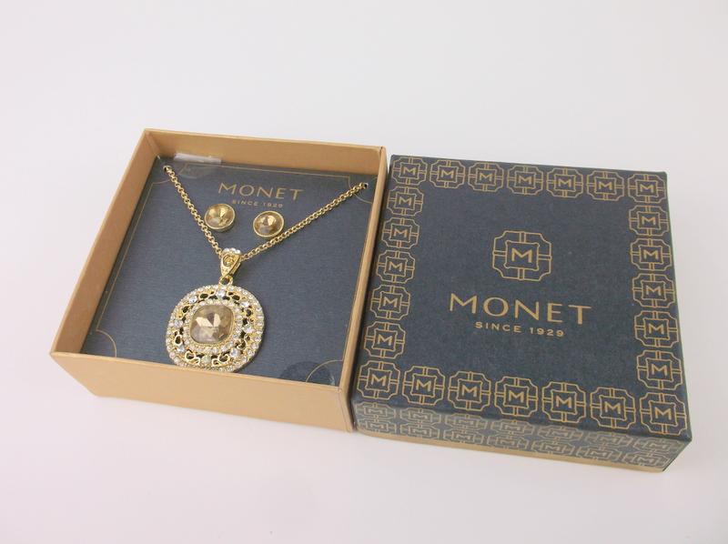 New Boxed Monet Necklace Earrings Set (1 of 2)