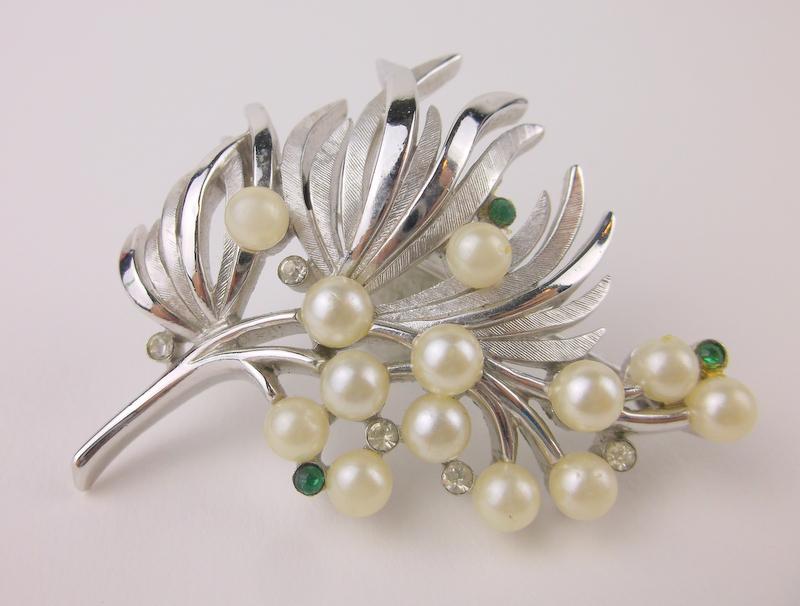 Stunning Vintage Trifari Rhinestone Brooch: Mint Condition, In Like New Condition, Perfect