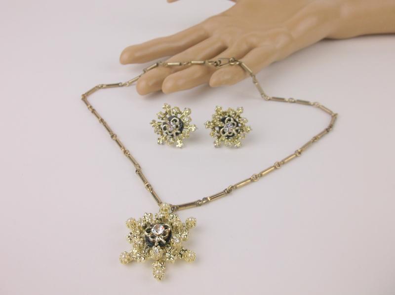 Gorgeous Antique Rhinestone Necklace Earrings Set 16" (1 of 3)