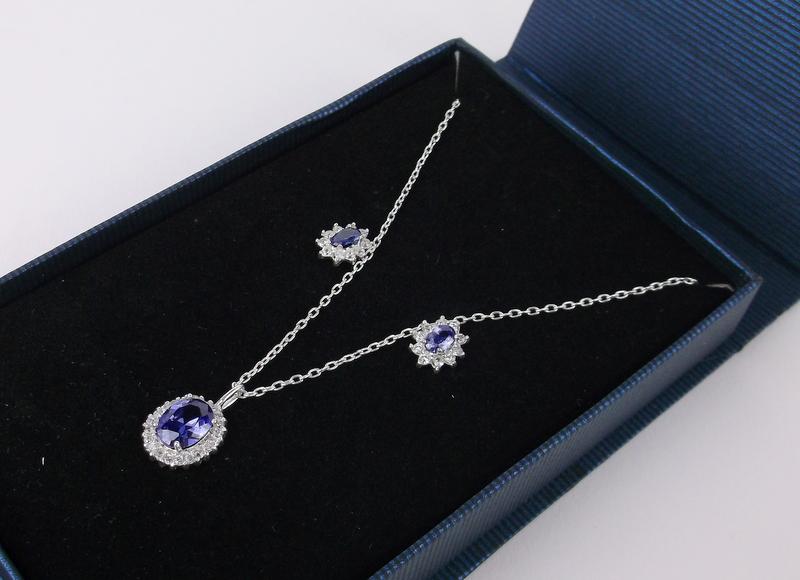 New Boxed Sterling Silver Necklace Earrings Set 18" (1 of 2)