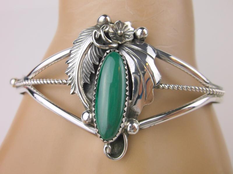 Stunn Vintage Navajo Sterling Malachite Cuff Bracelet (1 of 5)