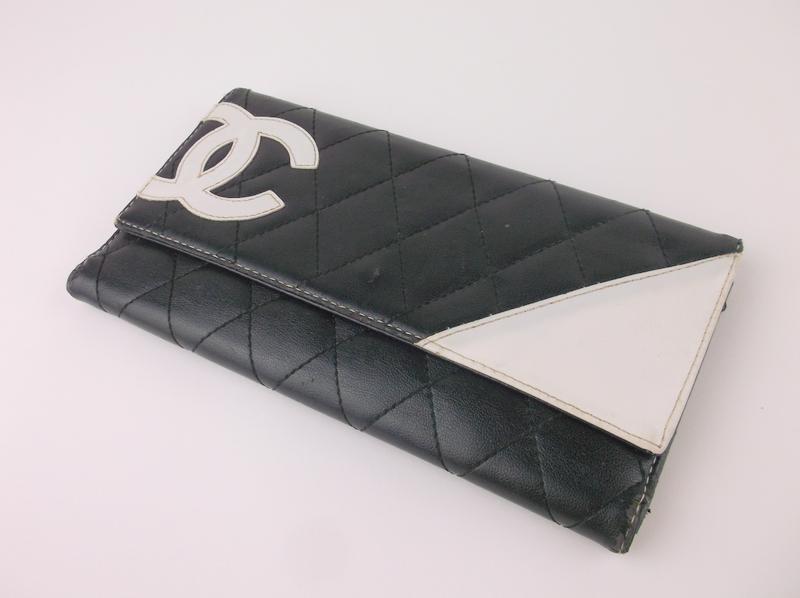 Leather Chanel Wallet (1 of 5)