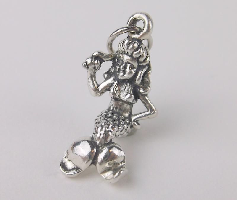 Stunning Vintage Sterling Silver Mermaid Pendant Charm (1 of 1)