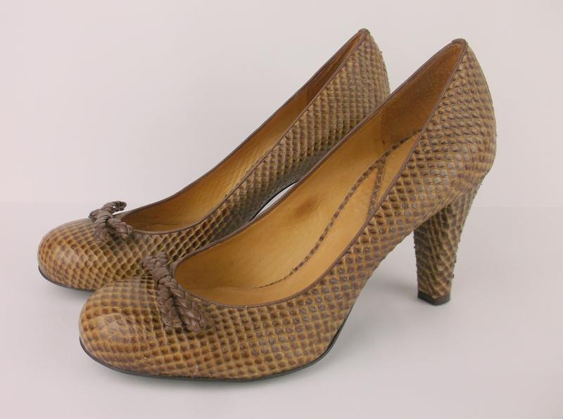 Gorgeous Vince Camuto Alligator Heels Size 8.5 (1 of 5)