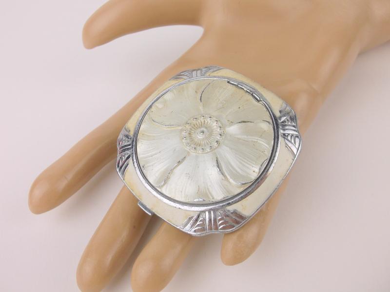 Antique Art Nouveau Compact: .
