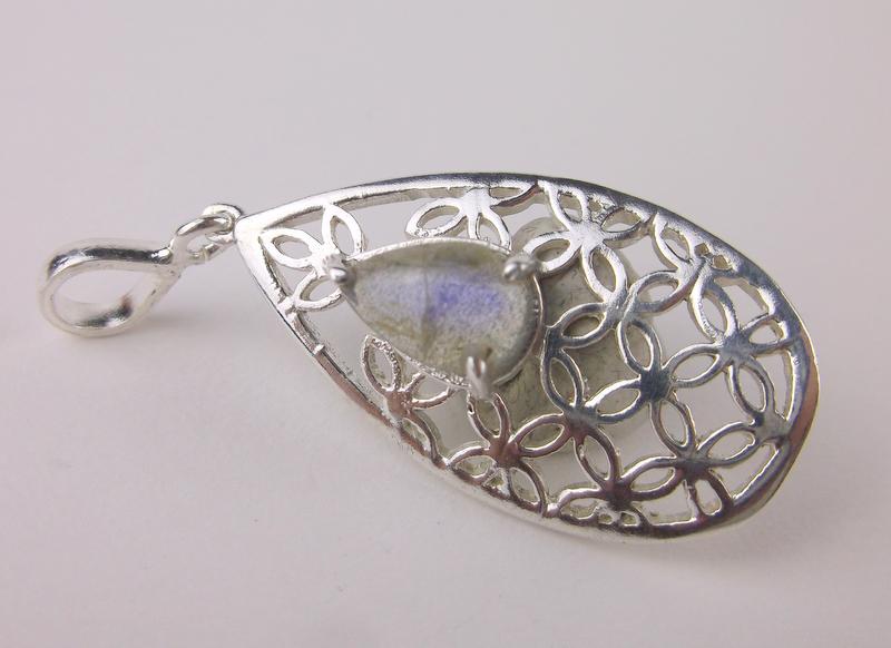 New Sterling Silver Labradorite Pendant: Solid Sterling Silver Guaranteed, in Brand New Never Worn Condition.