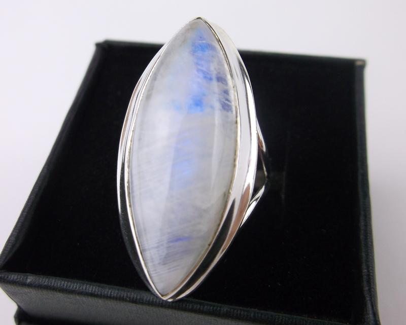 New Boxed Sterling Silver Moonstone Ring 7 (1 of 2)