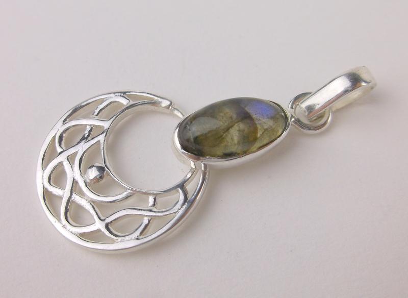 New Sterling Silver Labradorite Pendant: Solid Sterling Silver Guaranteed, in Brand New Never Worn Condition.
