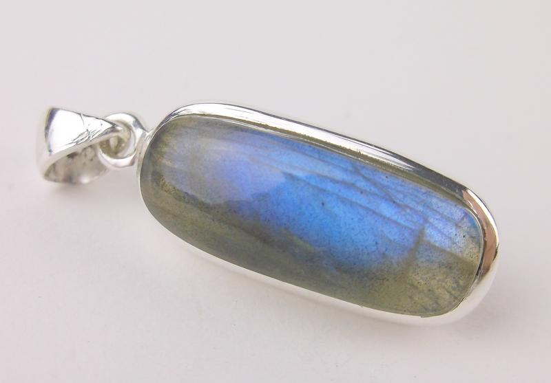 New Sterling Silver Labradorite Pendant: Solid Sterling Silver Guaranteed, in Brand New Never Worn Condition.