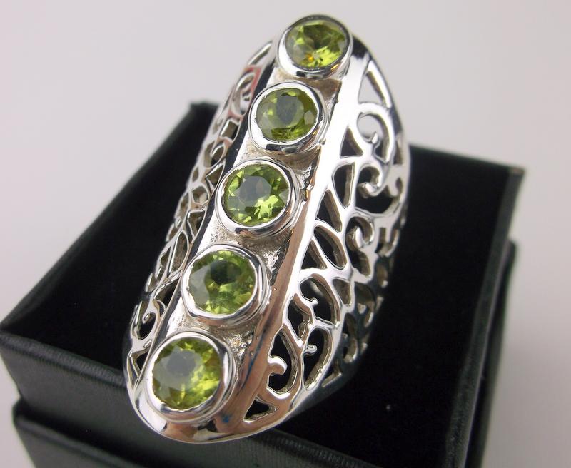 New Boxed Huge Sterling Silver Peridot Ring 8.5 (1 of 2)