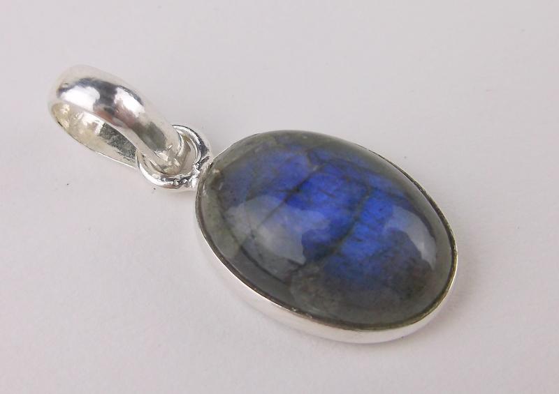 New Sterling Silver Labradorite Pendant: Solid Sterling Silver Guaranteed, in Brand New Never Worn Condition.