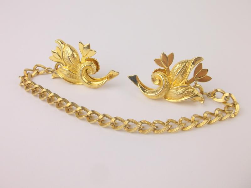 Mint Antique 1950s Collar Clip Brooch (1 of 3)