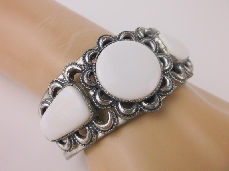Vintage 1970s Cuff Bracelet (1 of 3)