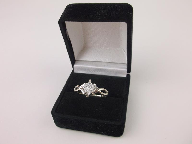 Stunning 14kt White Gold Diamond Ring Size 8.5 Boxed (1 of 6)