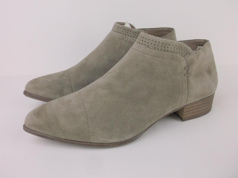 Stunning Vince Camuto Leather Ankle Boots: excellent condition
