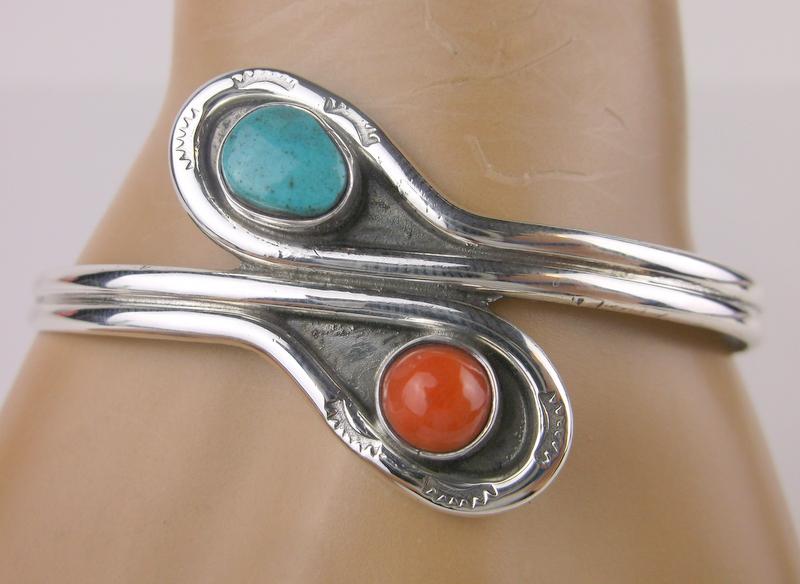 Stunning 1960s Navajo Sterling Turquoise Cuff Bracelet (1 of 3)