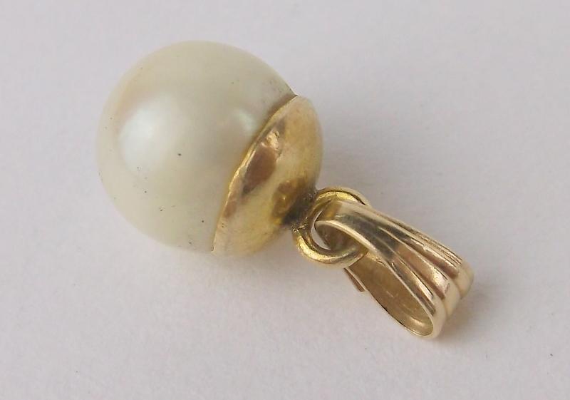 Gorgeous 14kt Gold Pearl Pendant (1 of 1)