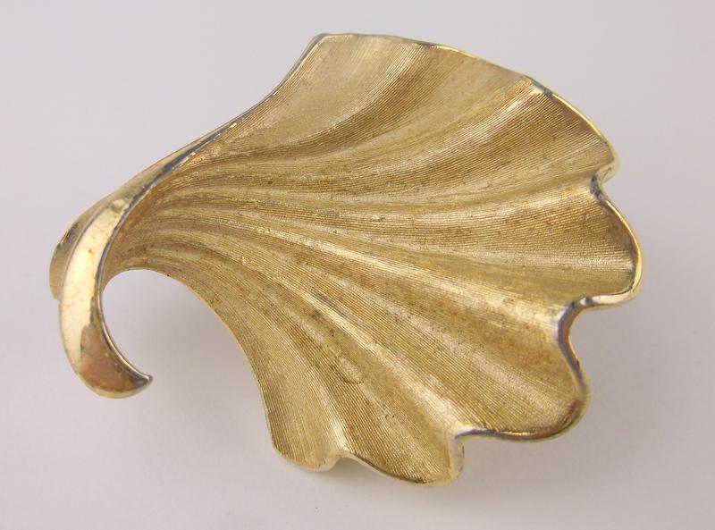 Gorgeous Vintage Trifari Brooch: excellent condition