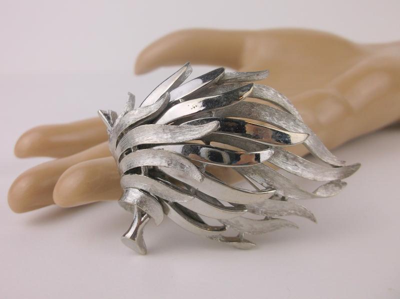 Stunning Vintage Wind Blown Tree Brooch (1 of 2)