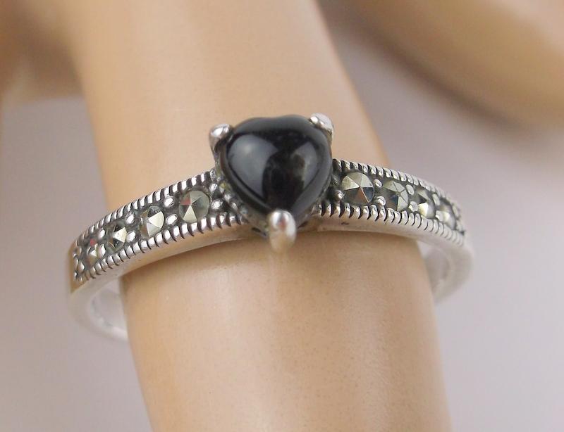 Stunning Sterling Silver Onyx Marcasite Ring 8.5 (1 of 1)