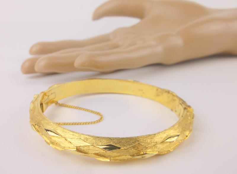 Stunning Antique 1960s Crown Trifari Bracelet (1 of 2)