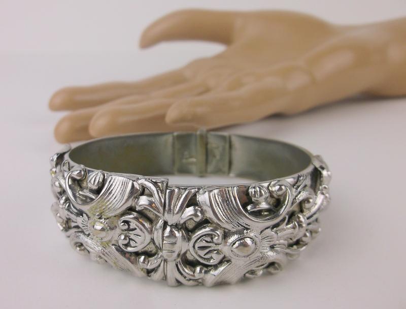 Beautiful Antique 1950s Whiting Davis Bracelet (1 of 4)