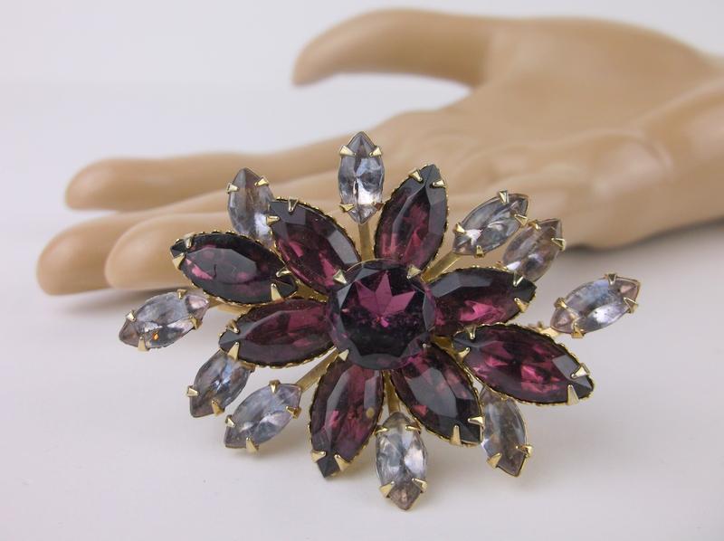 Stunning Antique 1950s Rhinestone Brooch (1 of 2)