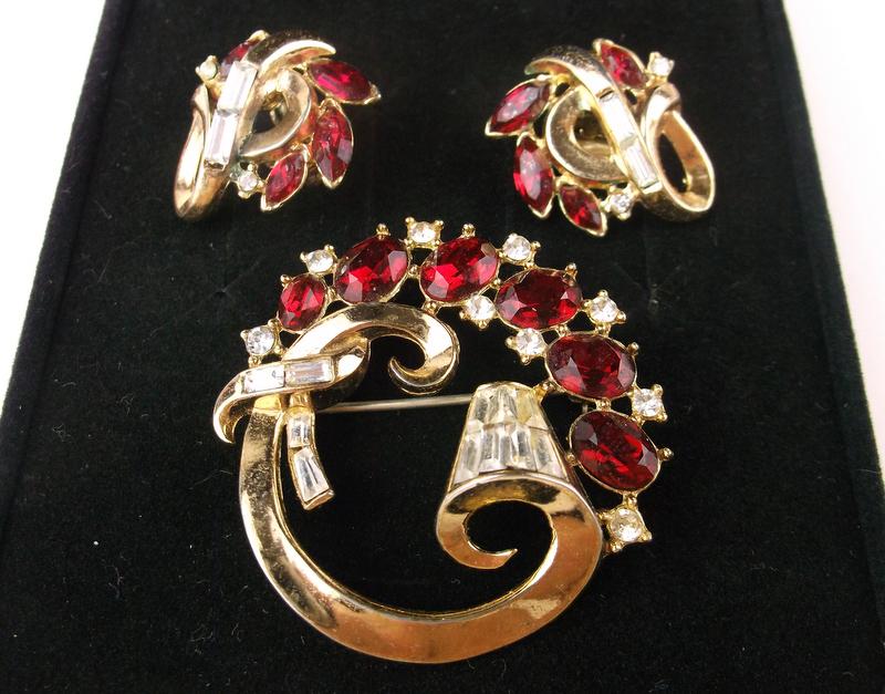 Boxed 1950s Crown Trifari Rhinestone Brooch Earrings (1 of 4)