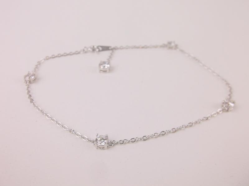 New Sterling Silver Chain Bracelet 8.5": Solid Sterling Silver Guaranteed, in Brand New Never Worn Condition.