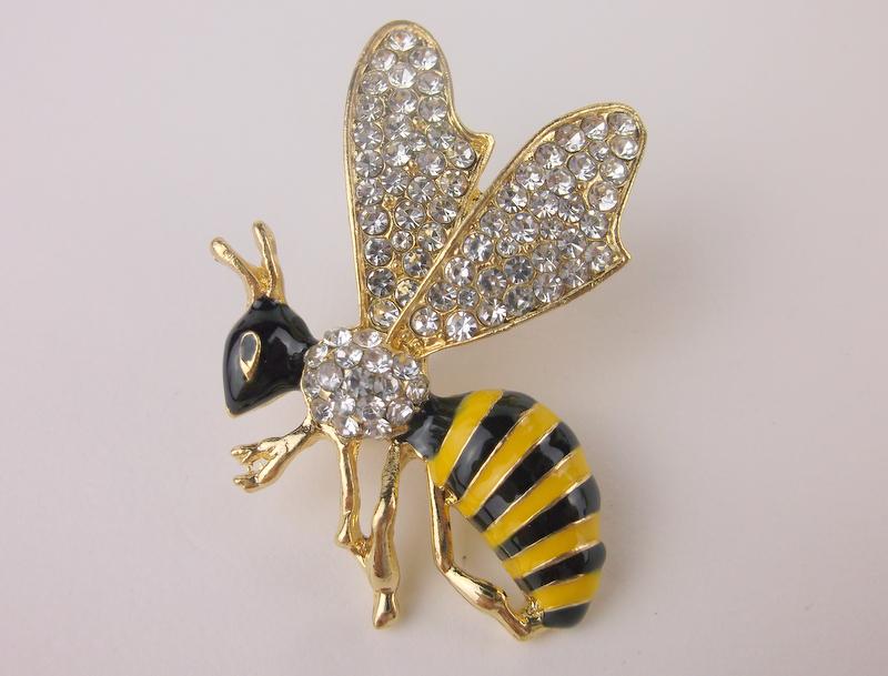 Stunning Enameled Rhinestone Hornet Brooch (1 of 1)