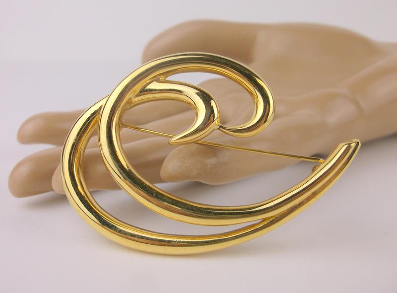 Stunning Vintage Trifari Waves Brooch: excellent condition