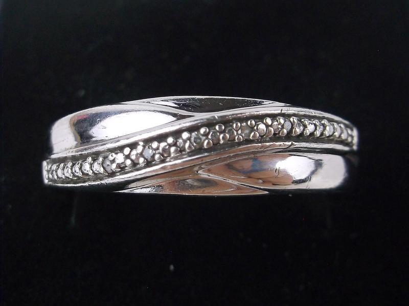 Gorgeous Boxed Sterling Silver Diamond Ring 10 (1 of 2)