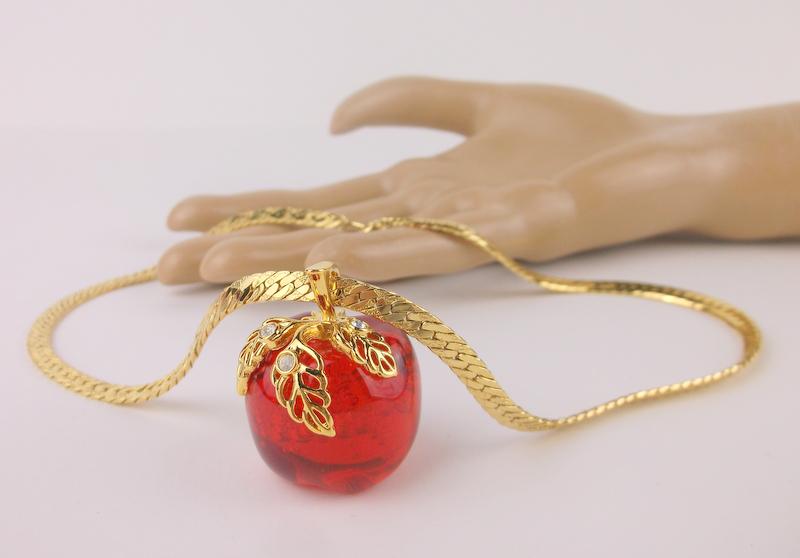 Mint Vintage Trifari Apple Necklace 18": Mint Condition, In Like New Condition, Perfect