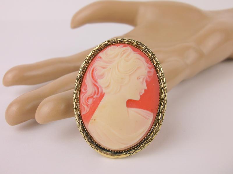 Stunning Vintage Cameo Brooch Pendant (1 of 2)