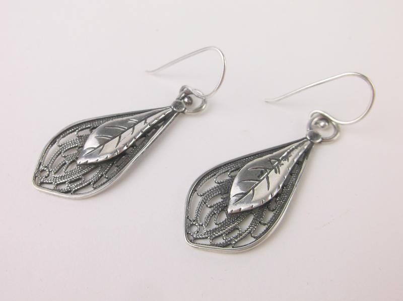 Stunning Vintage Sterling Silver Leaf Earrings Signed (1 of 2)