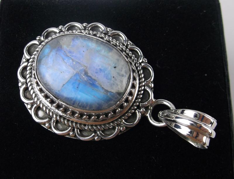 Stunning Vintage Sterling Silver Moonstone Pendant: Guaranteed Solid 925 Sterling Silver, in Excellent Condition