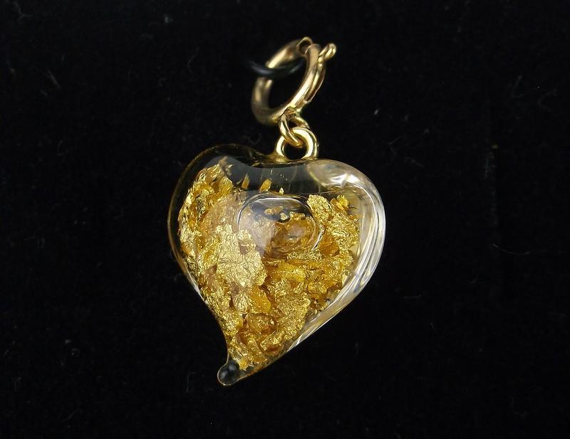 New Boxed 14kt Gold Heart Pendant (1 of 2)