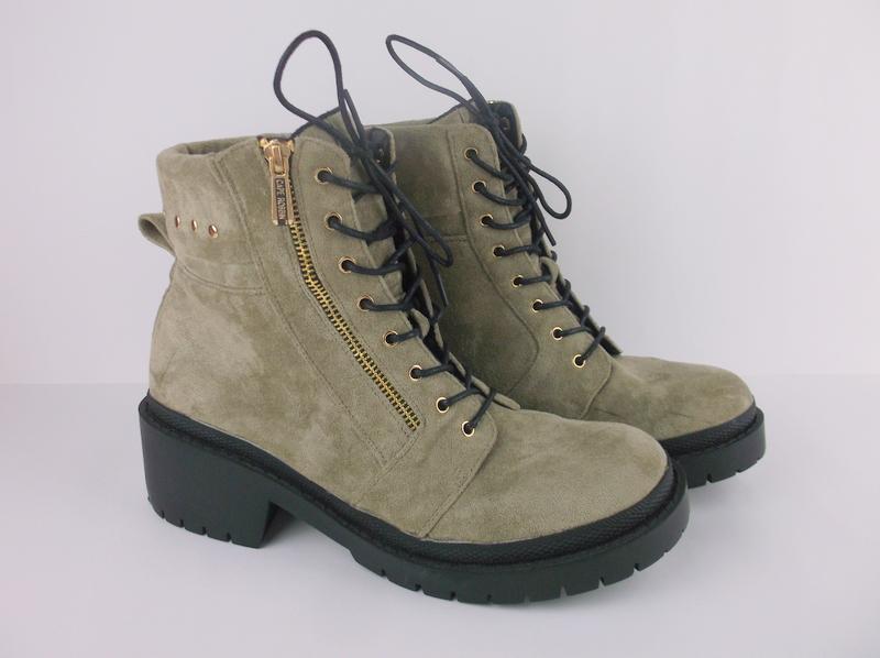 New Cape Ribbon Boots Womens Size 11: new condition