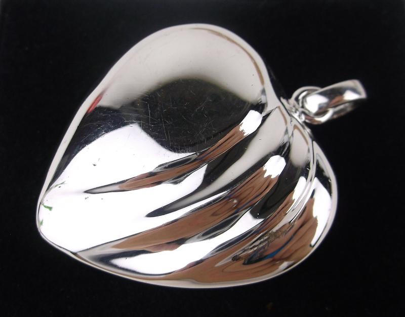Stunning Heavy Sterling Silver Heart Pendant Large (1 of 2)