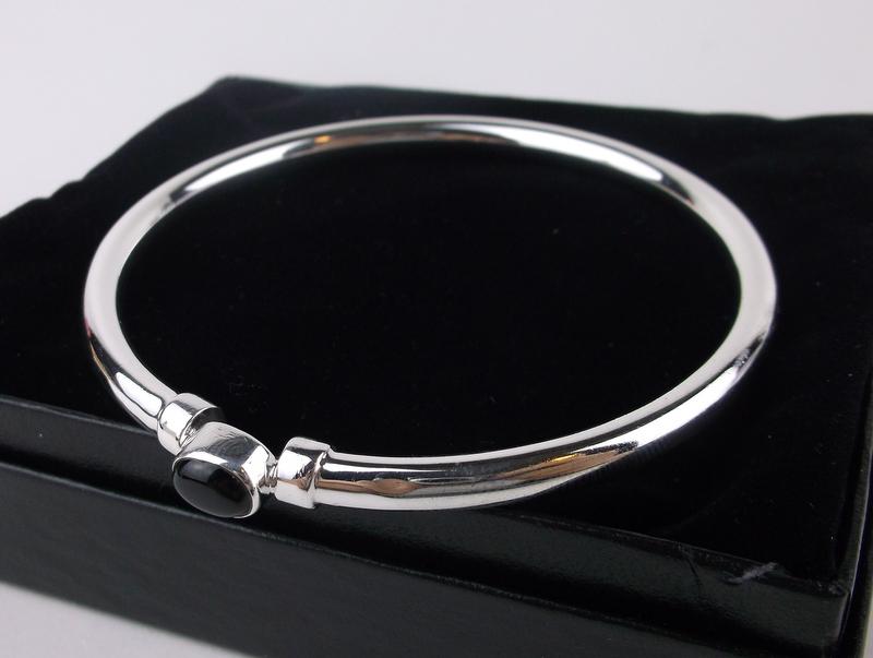 Stunning Sterling Silver Onyx Bangle Bracelet Large (1 of 3)