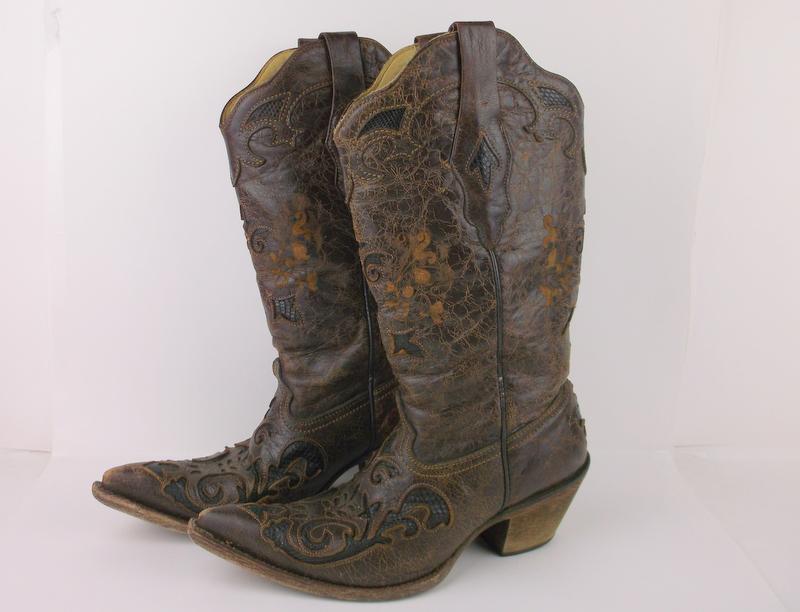 Corral Vintage Leather Cowgirl Boots Size 7.5: A Corral Vintage Pair of Womens Cowgirl Boots size 7.5. Stk-528 70541. Pre-Owned
