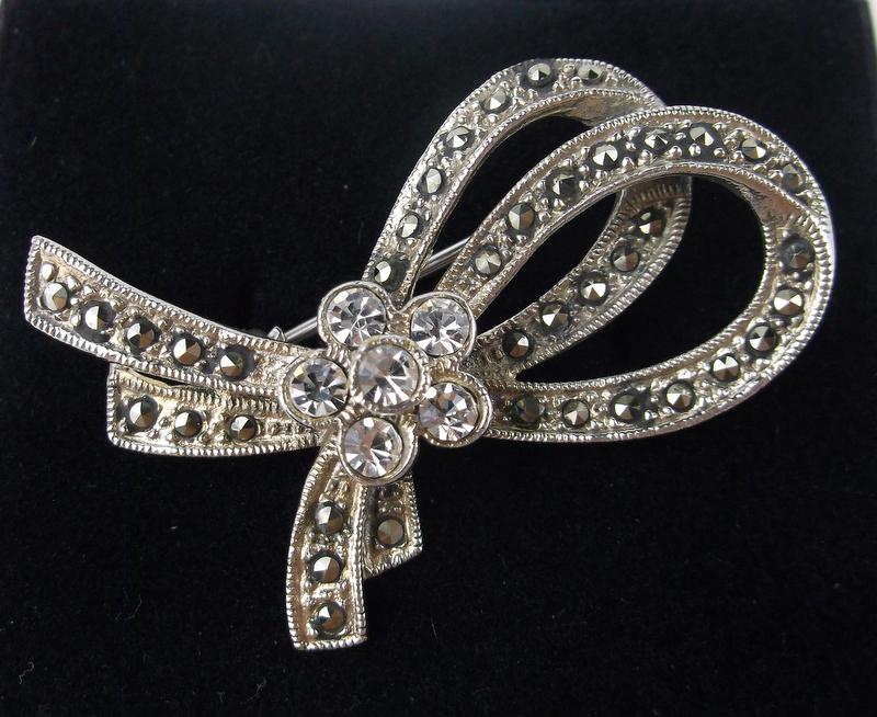Stunning Sterling Silver Marcasite Bow Brooch: Guaranteed Solid 925 Sterling Silver, in Excellent Condition